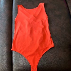 Cross back body contour Express bodysuit